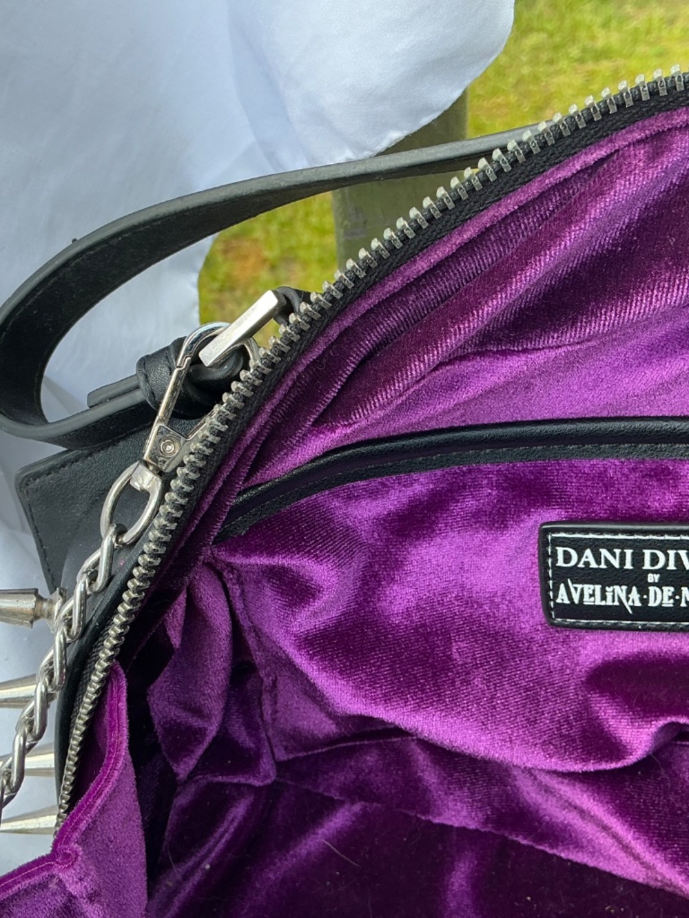 Avelina De Moray Coffin Shoulder Bag - Picture 5 of 6